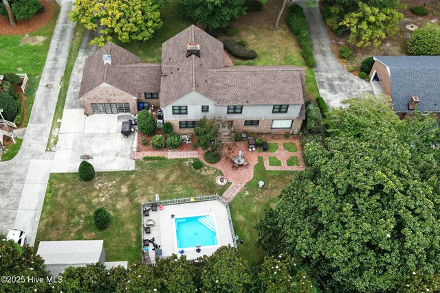 $647,500 | 204 Williamsburg Drive, Greenville, NC 27858