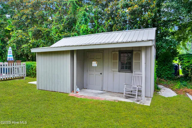 $647,500 | 204 Williamsburg Drive, Greenville, NC 27858