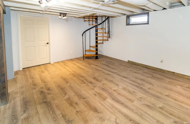 $299,000 | 841 West Airport Road, Vincennes, IN 47591