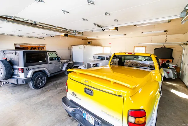 $299,000 | 841 West Airport Road, Vincennes, IN 47591