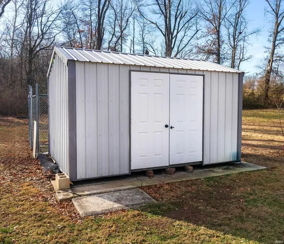 $299,000 | 841 West Airport Road, Vincennes, IN 47591