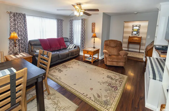 $299,000 | 841 West Airport Road, Vincennes, IN 47591