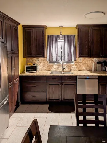 $299,000 | 841 West Airport Road, Vincennes, IN 47591