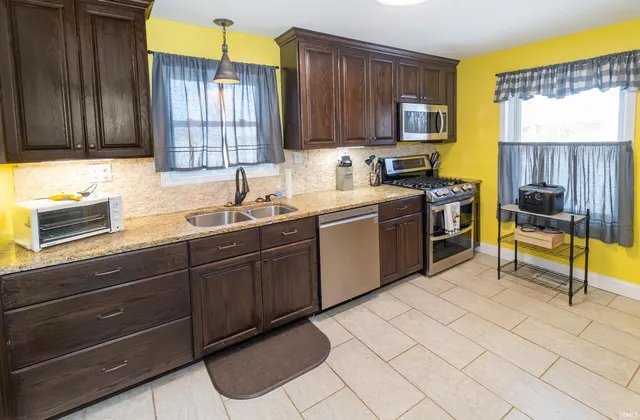 $299,000 | 841 West Airport Road, Vincennes, IN 47591