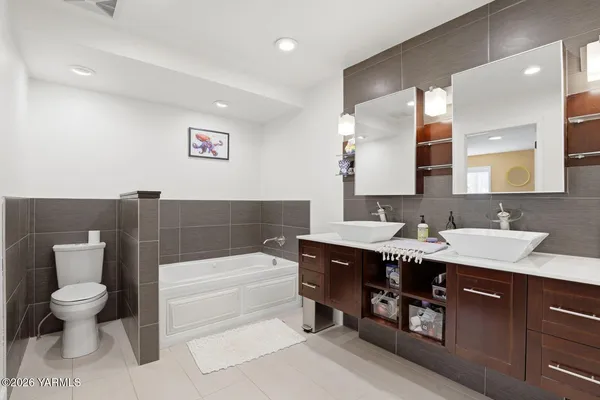 $625,000 | 1107 South 46th Avenue, Yakima, WA 98908