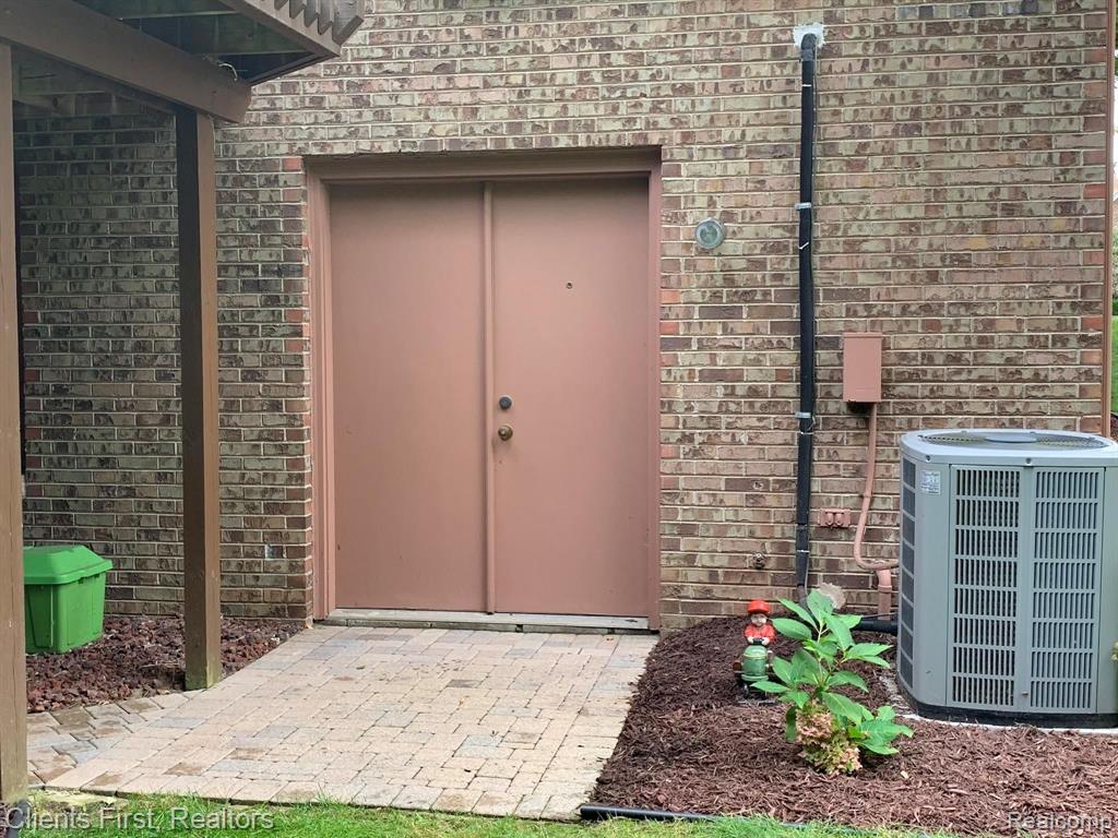 31231 Country Ridge Circle Farmington Hills, MI 48331 - Photo 12 of 73