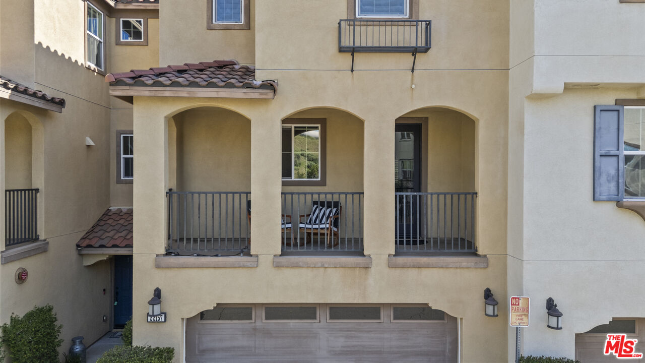 22157 Barrington Way Saugus, CA 91350 - Photo 41 of 48
