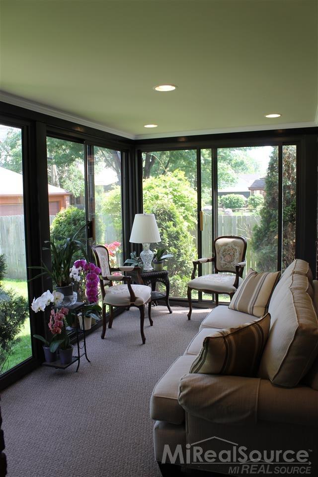 758 Barrington Road Grosse Pointe, MI 48230 - Photo 16 of 30 31299264-15.JPG