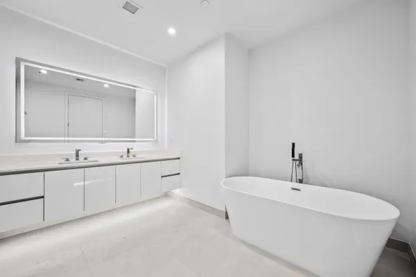 $11,500 | 220 Lake Shore Drive, Unit 1607, Lake Park, FL 33403