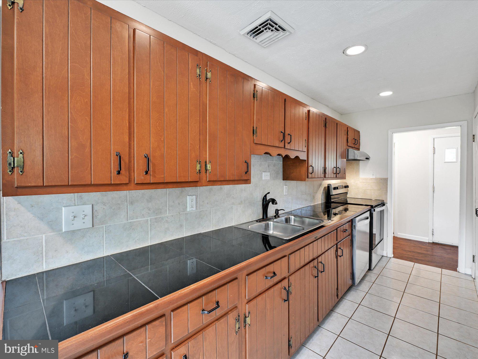 504 Brookview Road Exton, PA 19341 - Photo 12 of 29 Gallery Image 12