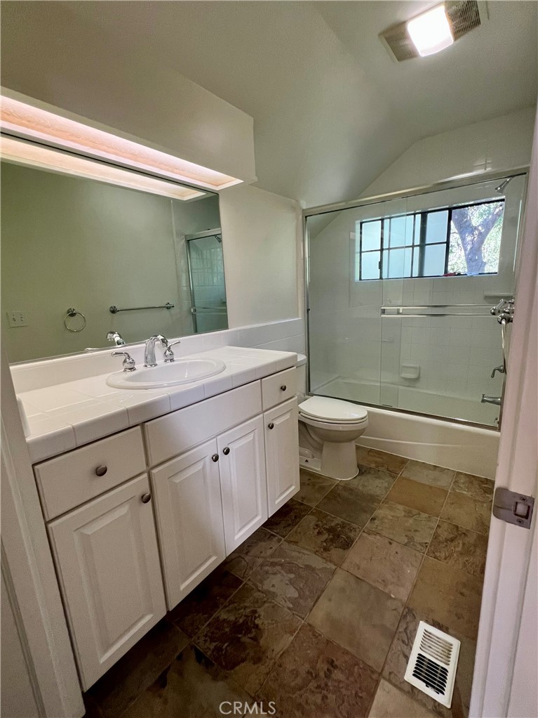 1530 Emerson Road Cambria, CA 93428 - Photo 42 of 54 Upstairs full bathroom