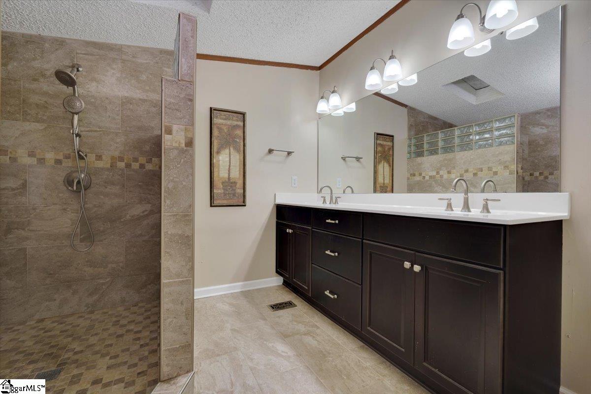 198 Wildwood Farm Road Gray Court, SC 29645 - Photo 13 of 33 Gallery Image 13