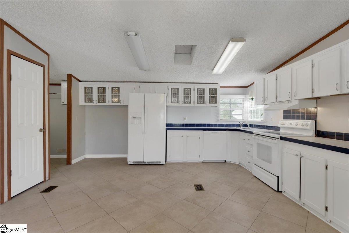 198 Wildwood Farm Road Gray Court, SC 29645 - Photo 10 of 33 Gallery Image 10