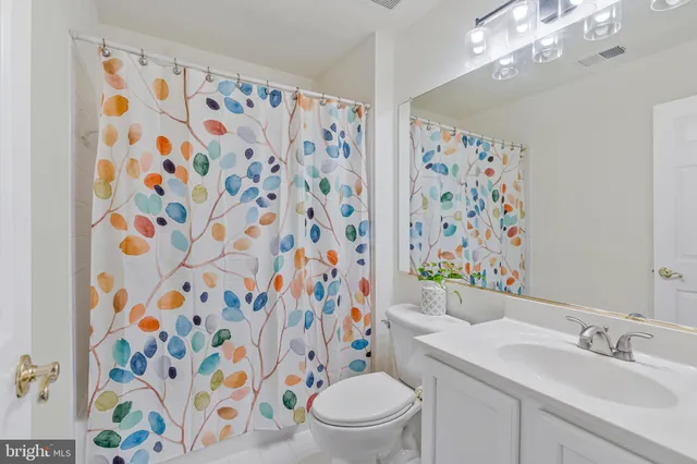 $689,999 | 43035 Rundle Terrace, Leesburg, VA 20176