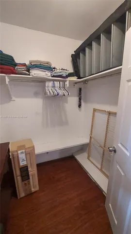 $2,450 | 825 Brickell Bay Drive, Unit 443, Miami, FL 33131