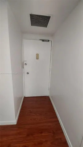 $2,450 | 825 Brickell Bay Drive, Unit 443, Miami, FL 33131