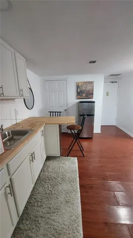 $2,450 | 825 Brickell Bay Drive, Unit 443, Miami, FL 33131