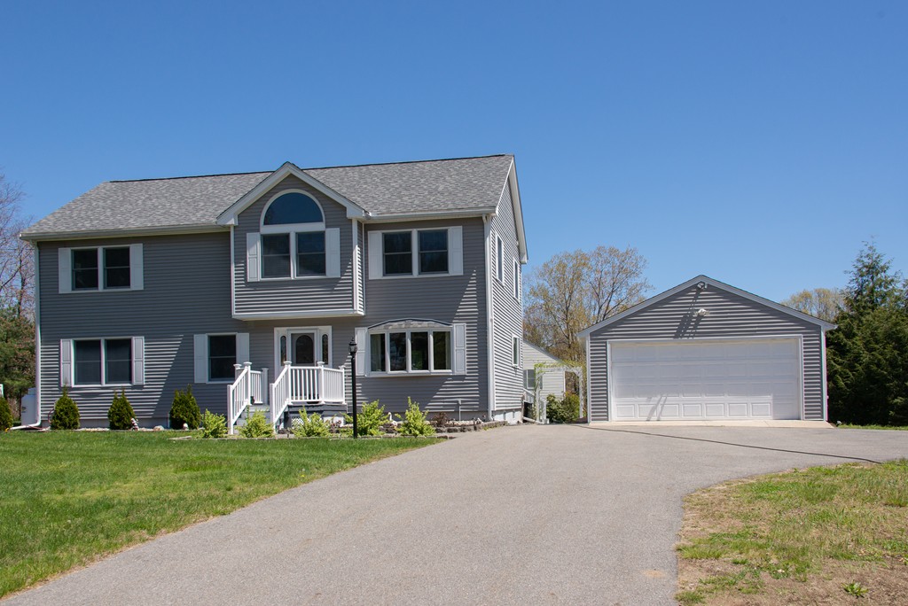 17 Brooks Road Salisbury, MA 01952 - Photo 1 of 26 Gallery Image 1