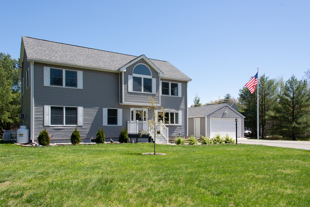 17 Brooks Road Salisbury, MA 01952 - Photo 2 of 26 Gallery Image 2