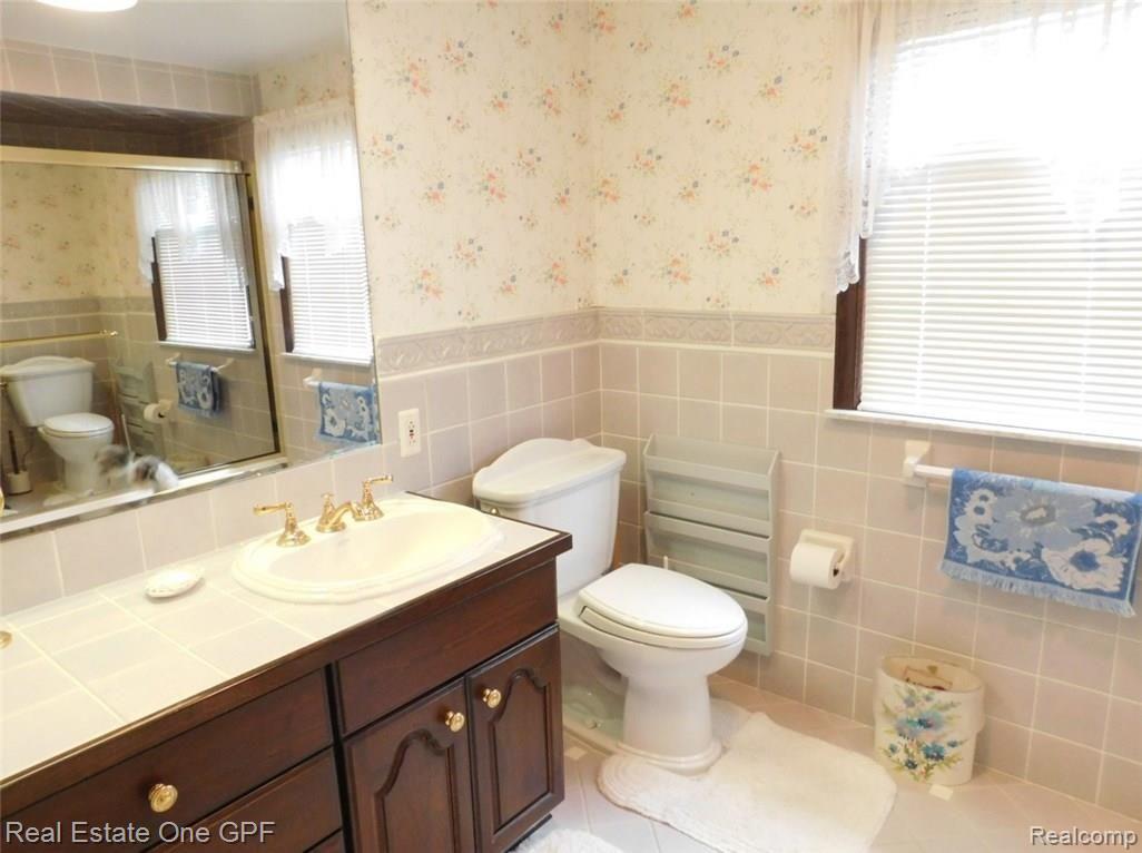 60 North Duval Road Grosse Pointe, MI 48236 - Photo 23 of 38 23 DSCN0733.JPG