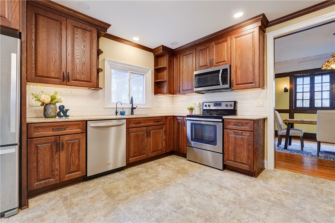 370 Barrington Street Rochester, NY 14607 - Photo 17 of 46