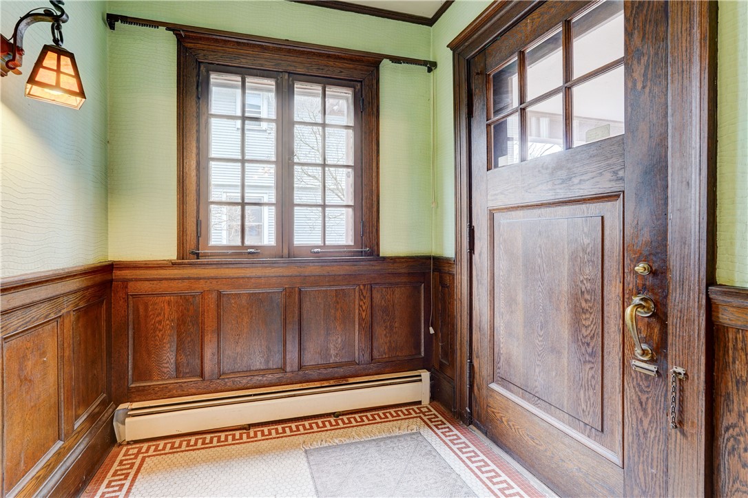 370 Barrington Street Rochester, NY 14607 - Photo 4 of 46