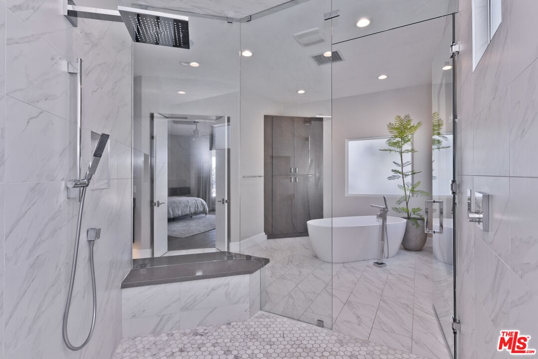 380 Loch Lomond Road Rancho Mirage, CA 92270 - Photo 17 of 39 a bathroom with a sink a toilet and shower