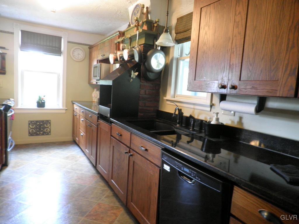1569 Minesite Road Allentown, PA 18103 - Photo 6 of 19 Gallery Image 6