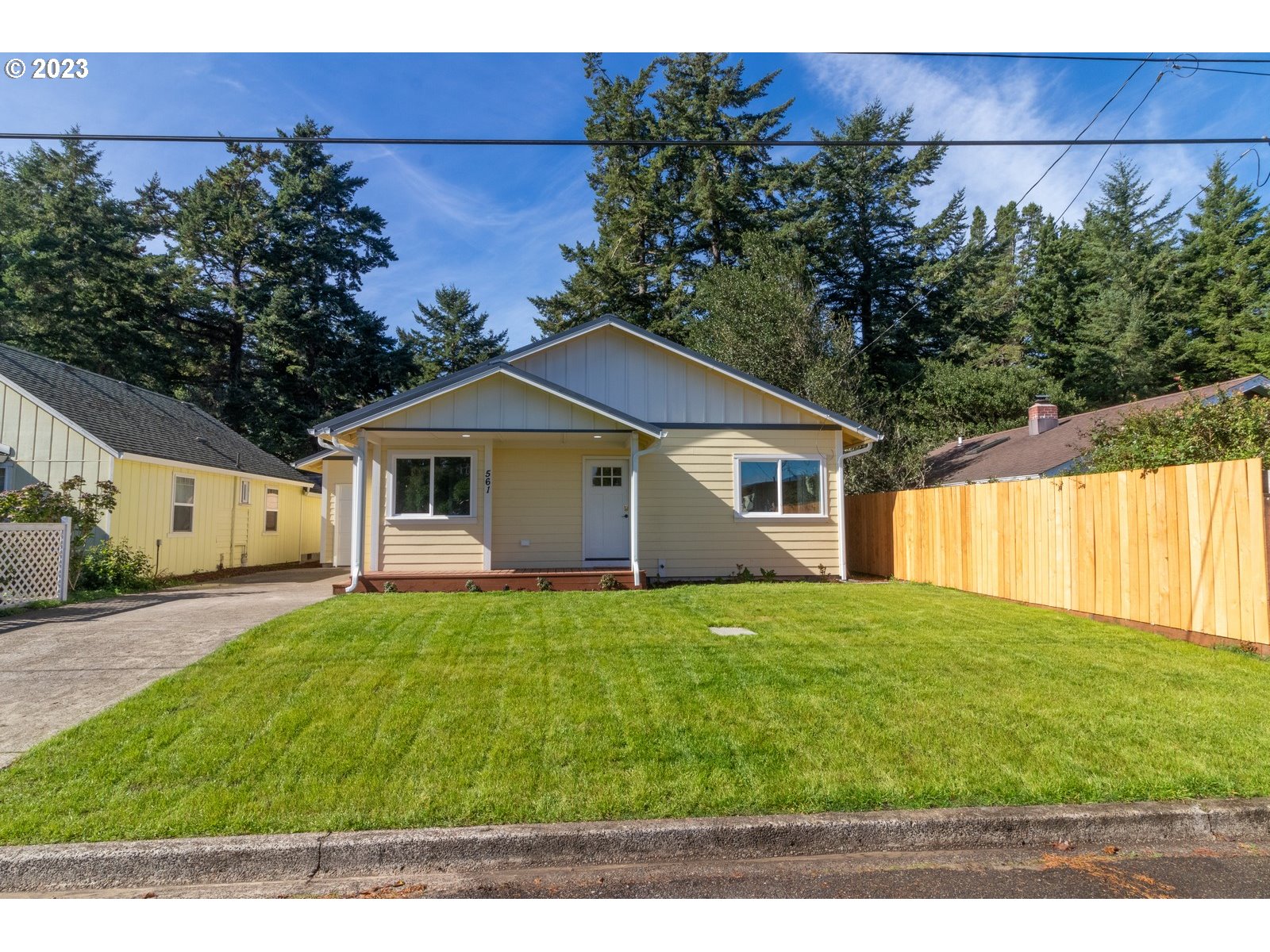 561 Hemlock Street Florence, OR 97439 - Photo 3 of 33 Gallery Image 3