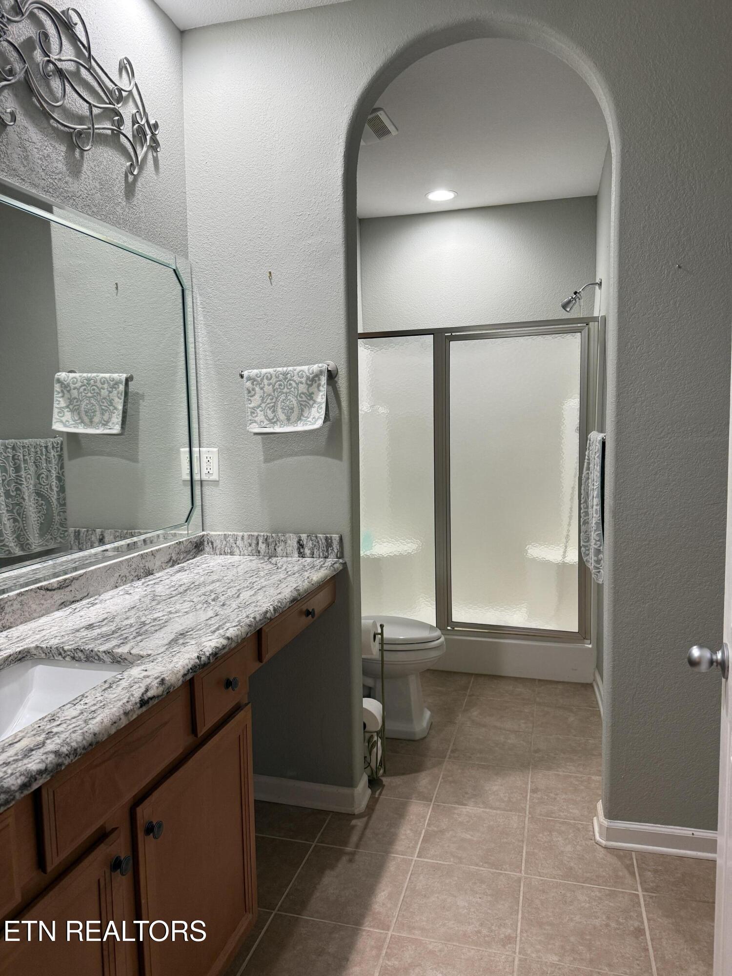 7250 Oakfield Lane Powell, TN 37849 - Photo 22 of 28 Primary Bath