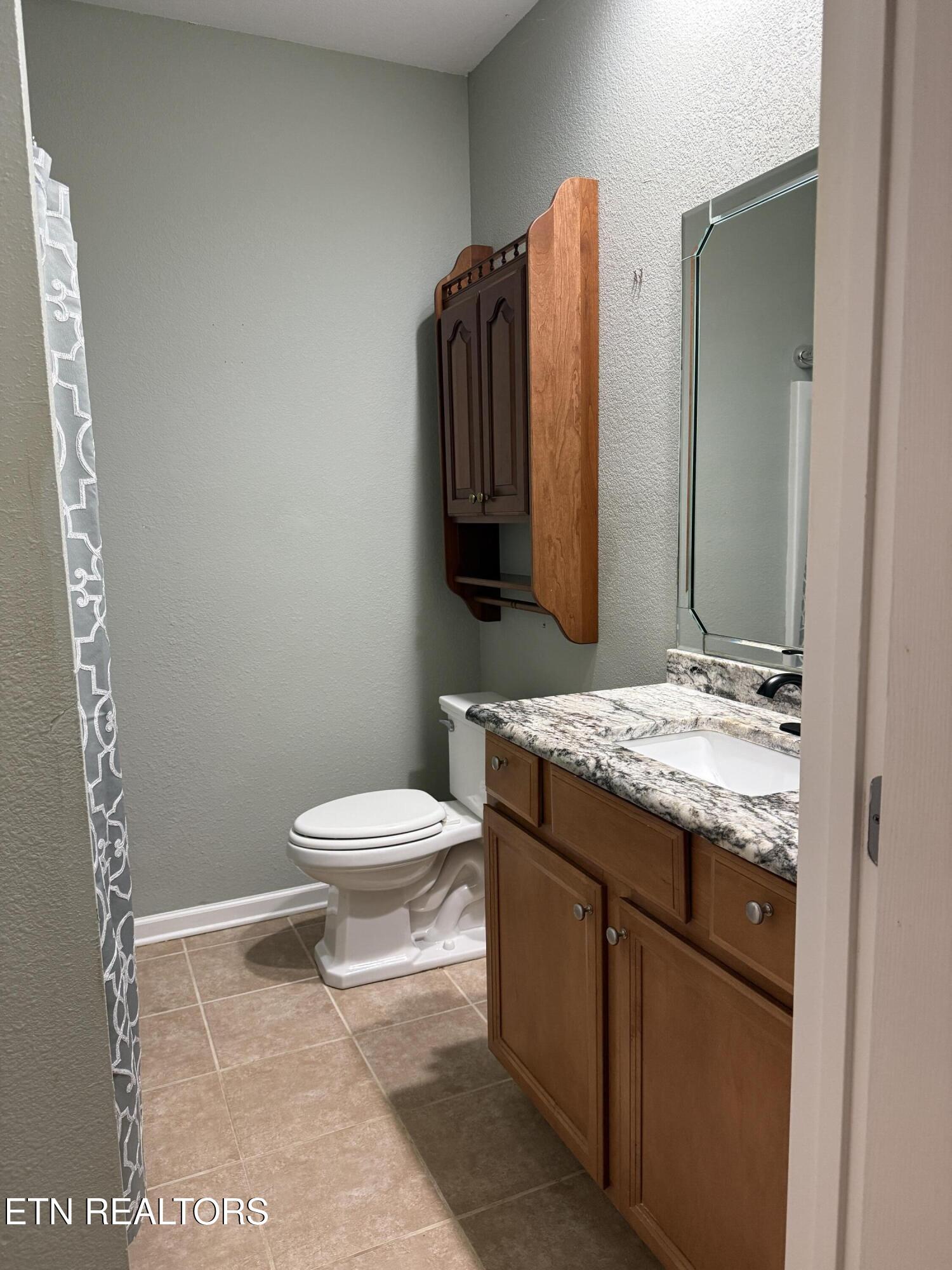 7250 Oakfield Lane Powell, TN 37849 - Photo 25 of 28 2nd Full bath