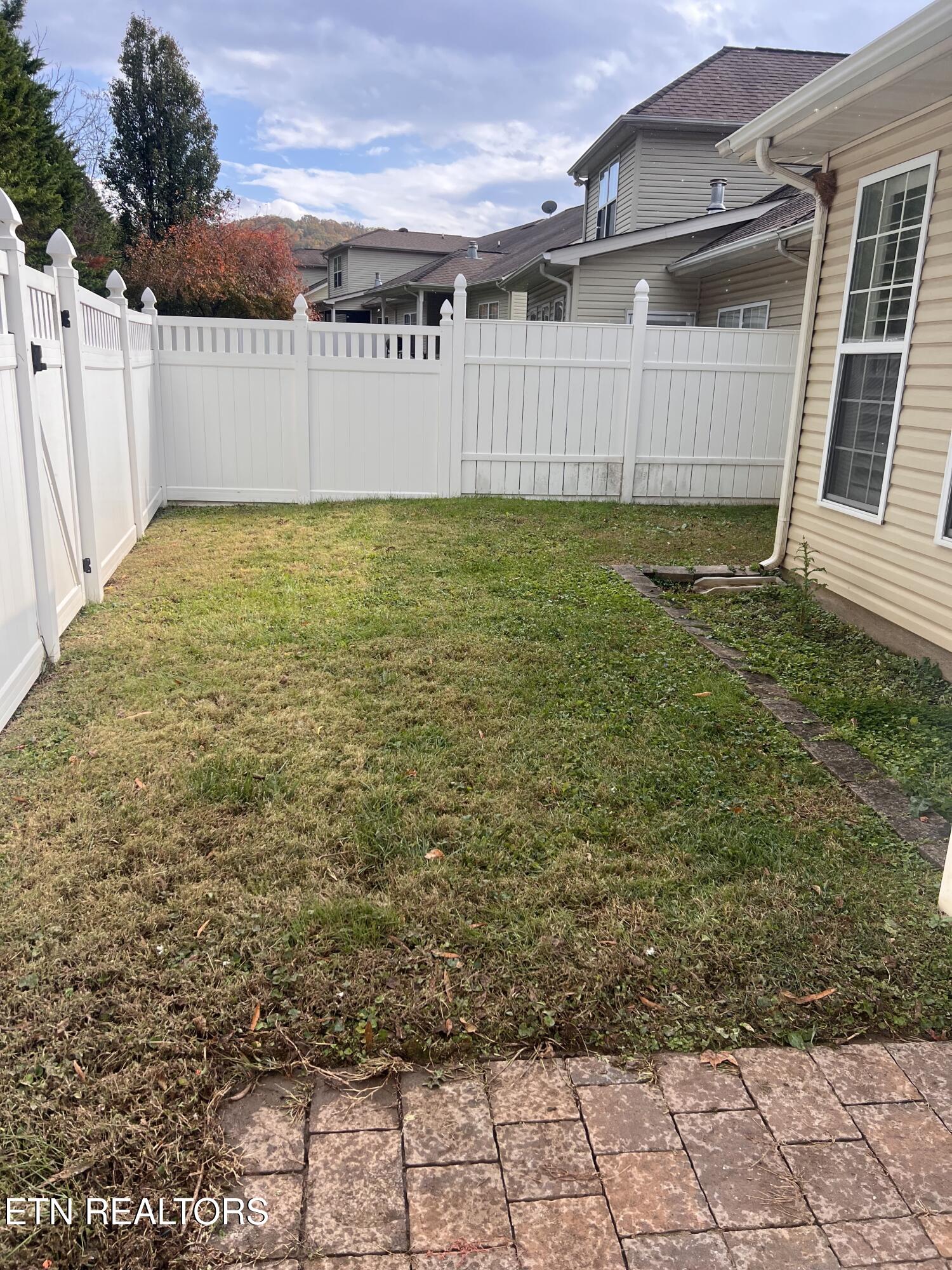 7250 Oakfield Lane Powell, TN 37849 - Photo 28 of 28 private fenced yard