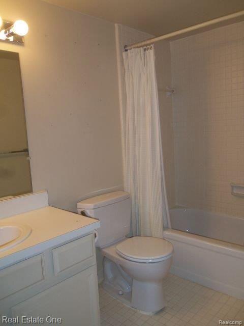 29656 Middlebelt Road, Unit 1401 Farmington, MI 48334 - Photo 5 of 11 Guest Bathroom