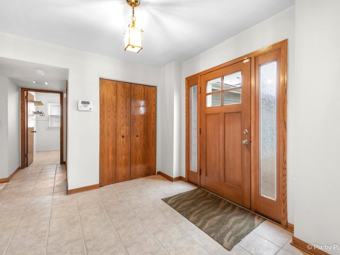 1809 Locust Lane Mount Prospect, IL 60056 - Photo 3 of 36 Gallery Image 3