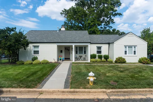 $4,750 | 2501 Crest Street, Alexandria, VA 22302