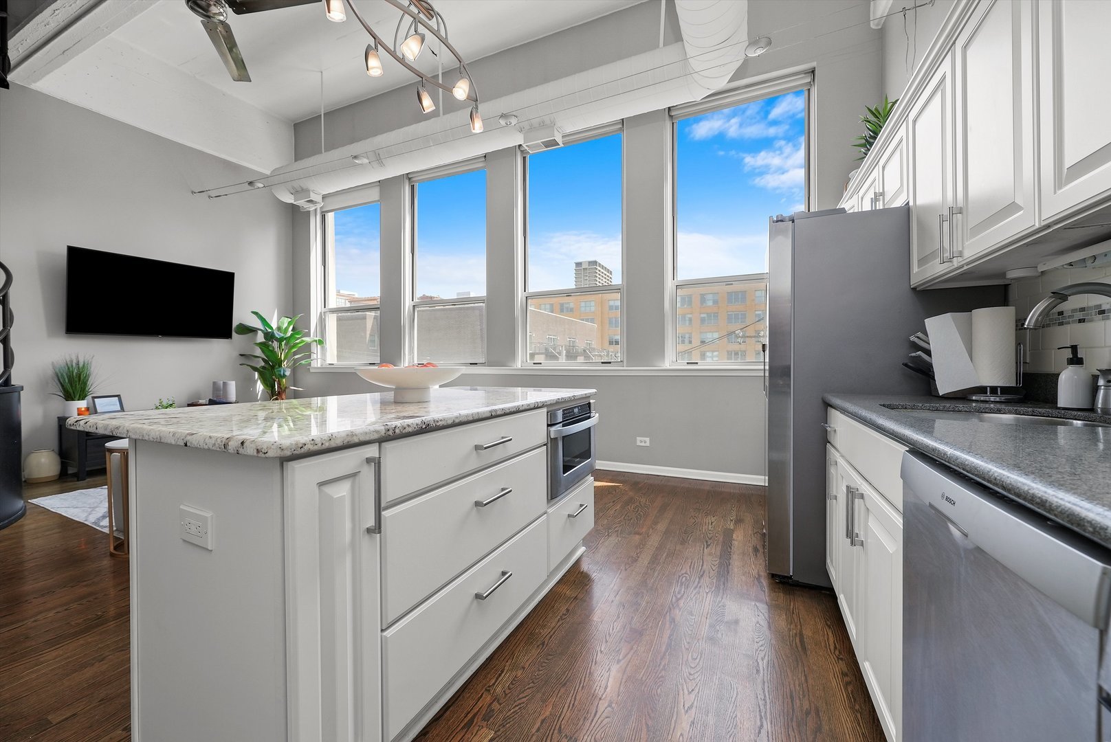 1019 West Jackson Boulevard, Unit 3G Chicago, IL 60607 - Photo 3 of 10