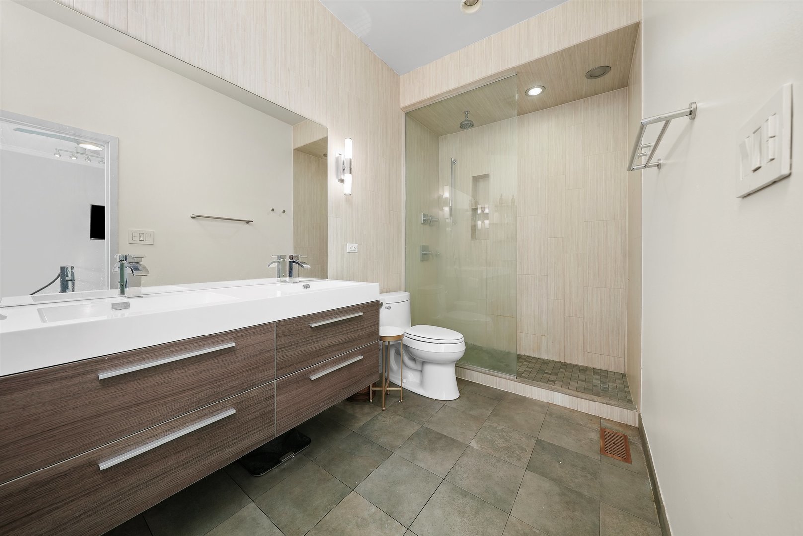 1019 West Jackson Boulevard, Unit 3G Chicago, IL 60607 - Photo 9 of 10