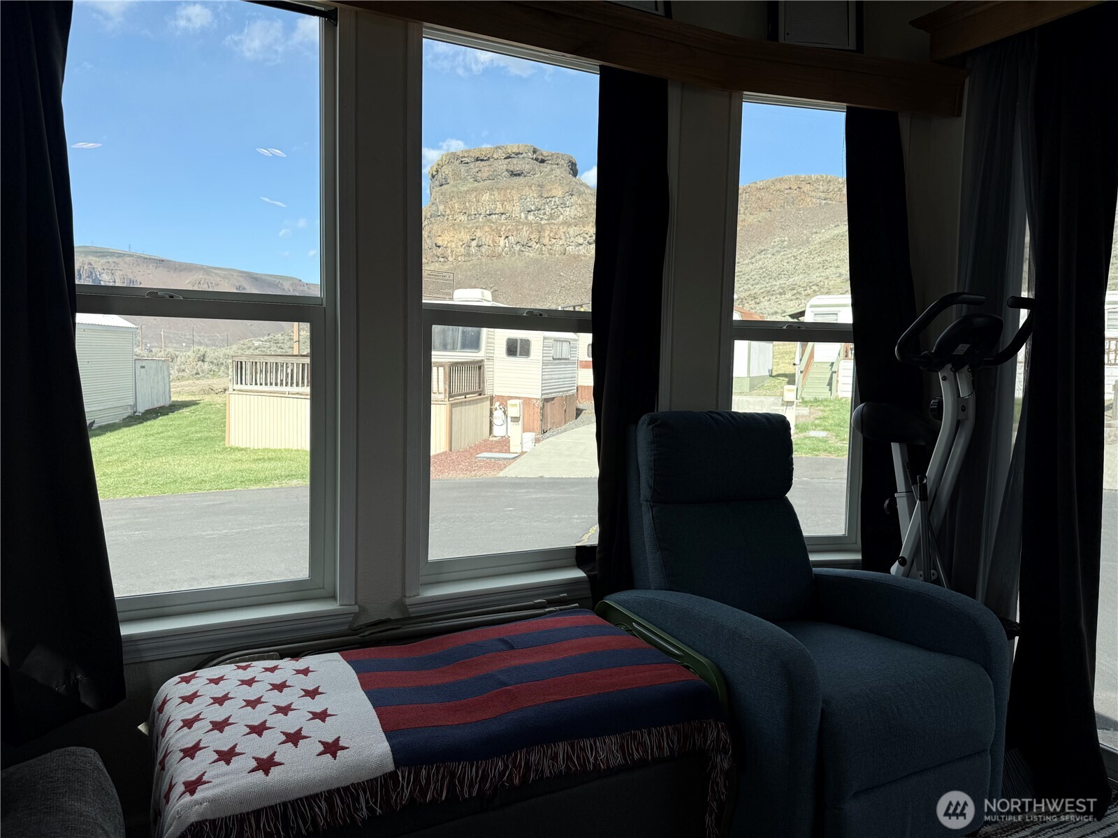 31465 Moore Road Northeast, Unit 801 Coulee City, WA 99115 - Photo 11 of 38 a bedroom with a bed and a window