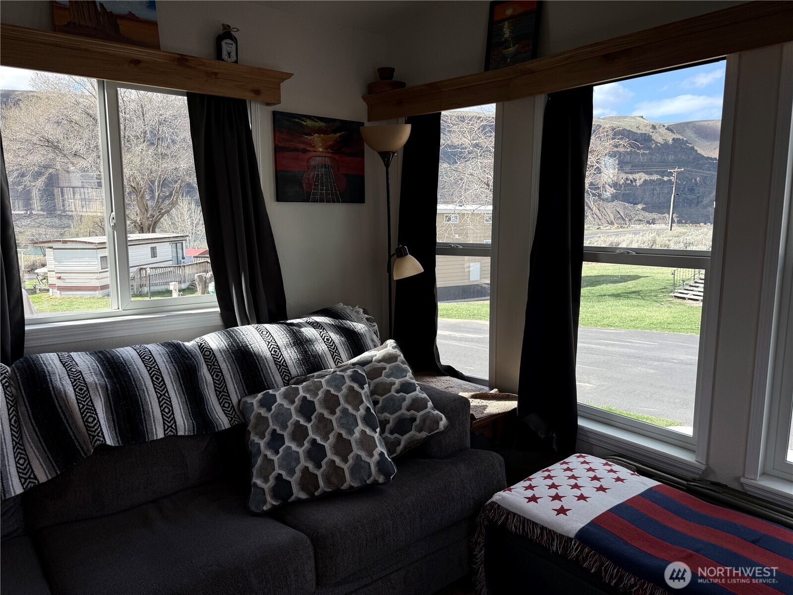 31465 Moore Road Northeast, Unit 801 Coulee City, WA 99115 - Photo 12 of 38 a bedroom with a bed and a window