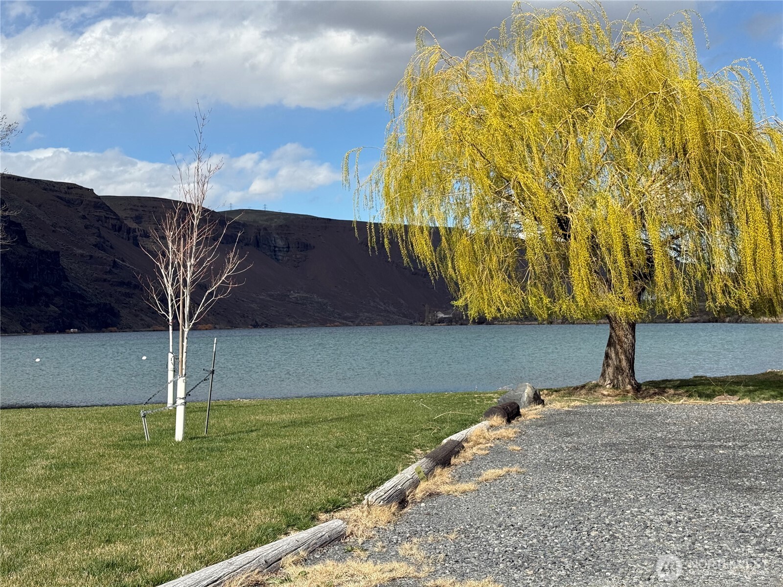 31465 Moore Road Northeast, Unit 801 Coulee City, WA 99115 - Photo 28 of 38 a view of a backyard