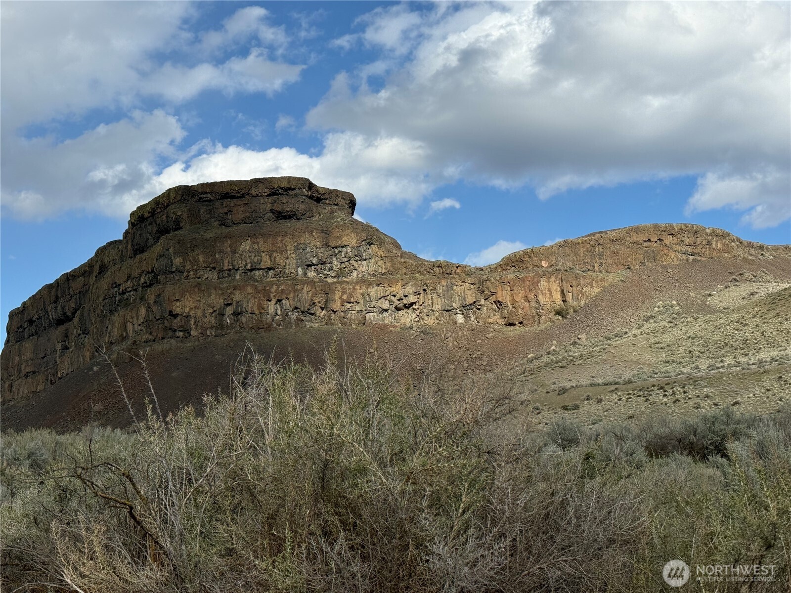 31465 Moore Road Northeast, Unit 801 Coulee City, WA 99115 - Photo 31 of 38 a view of a large building