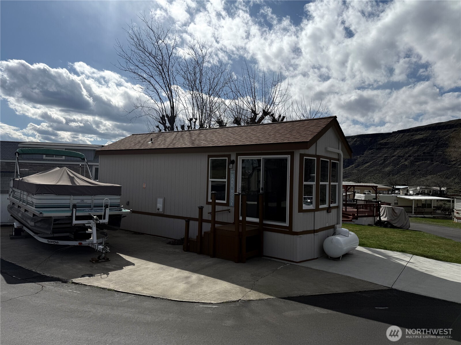 31465 Moore Road Northeast, Unit 801 Coulee City, WA 99115 - Photo 34 of 38 a front view of a house with a garden and parking space