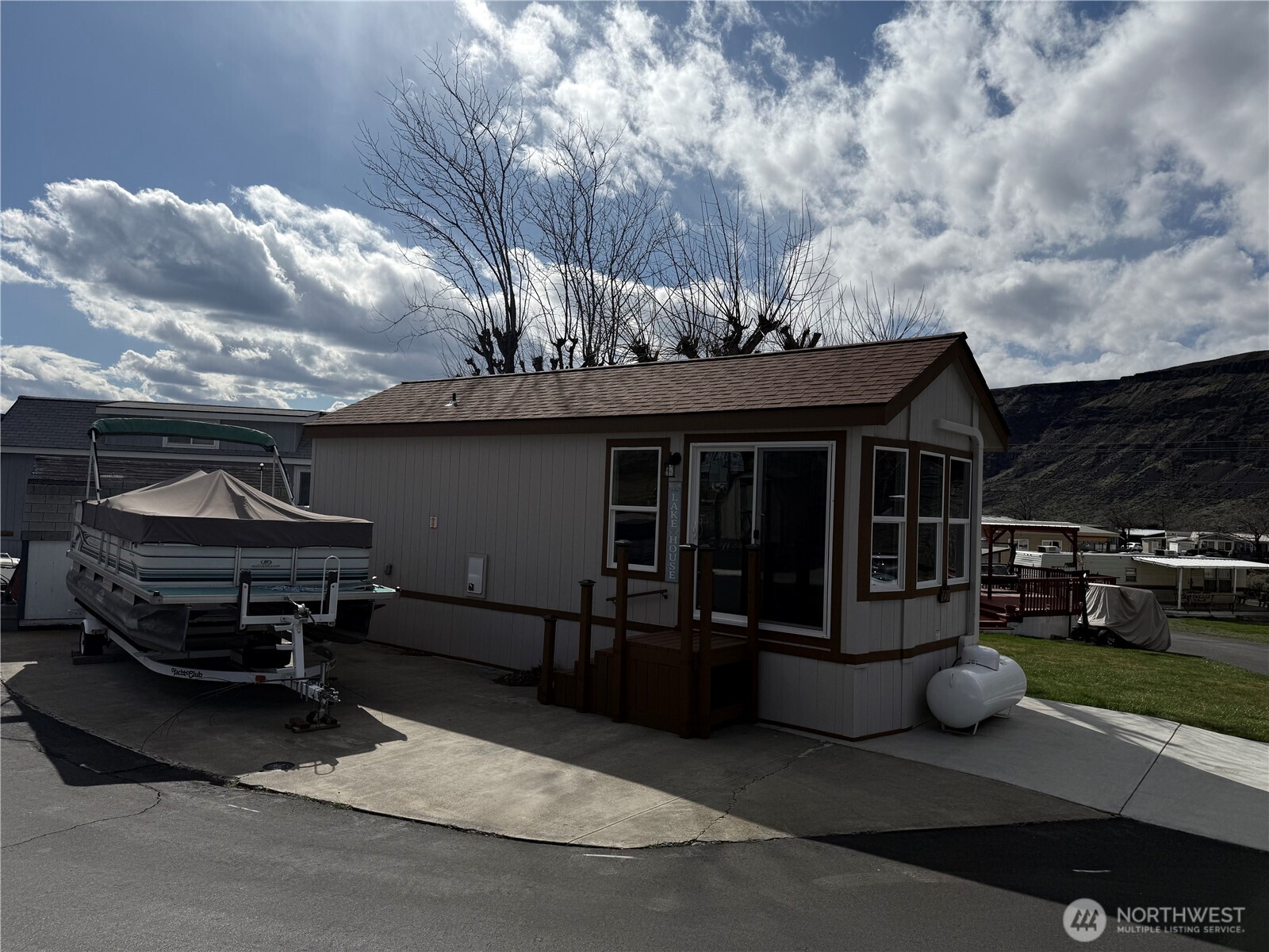 31465 Moore Road Northeast, Unit 801 Coulee City, WA 99115 - Photo 36 of 38 a backyard of a house with barbeque oven and outdoor seating