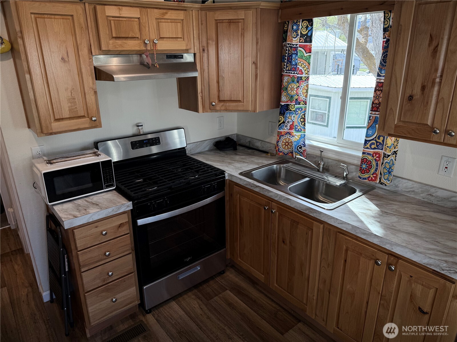 31465 Moore Road Northeast, Unit 801 Coulee City, WA 99115 - Photo 8 of 38 a kitchen with granite countertop a stove and a sink