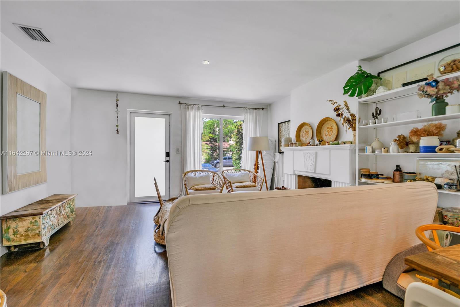 419 Southwest 30th Road, Unit 419 Miami, FL 33129 - Photo 4 of 21