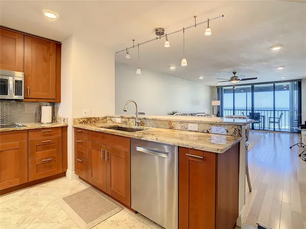 $3,500 | 18304 Gulf Boulevard, Unit 516, Redington Shores, FL 33708
