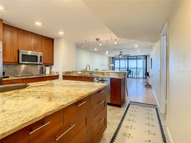 $3,500 | 18304 Gulf Boulevard, Unit 516, Redington Shores, FL 33708