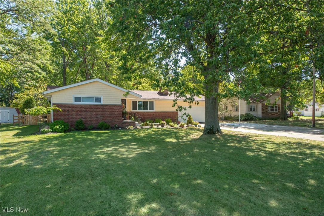 3615 Kolbe Road Lorain, OH 44053 - Photo 1 of 33 Ranch-style home with a front yard