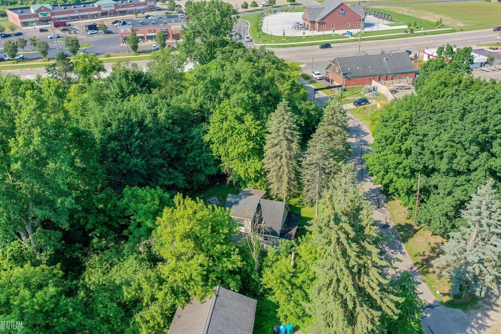 1289 Boulevard Street Howell, MI 48843 - Photo 5 of 23 50181841-627e9509-26fa-48fa-a81e-12ae068c0825.JPG