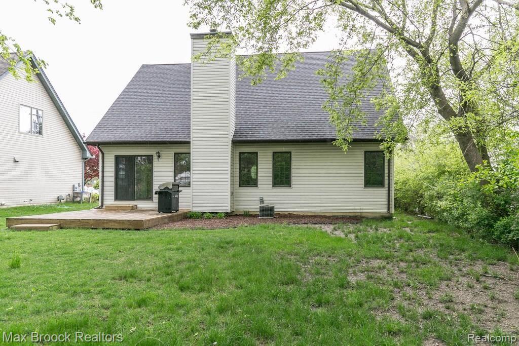 1636 Milverton Road Troy, MI 48083 - Photo 30 of 32 1636MilvertonDr-31.jpg